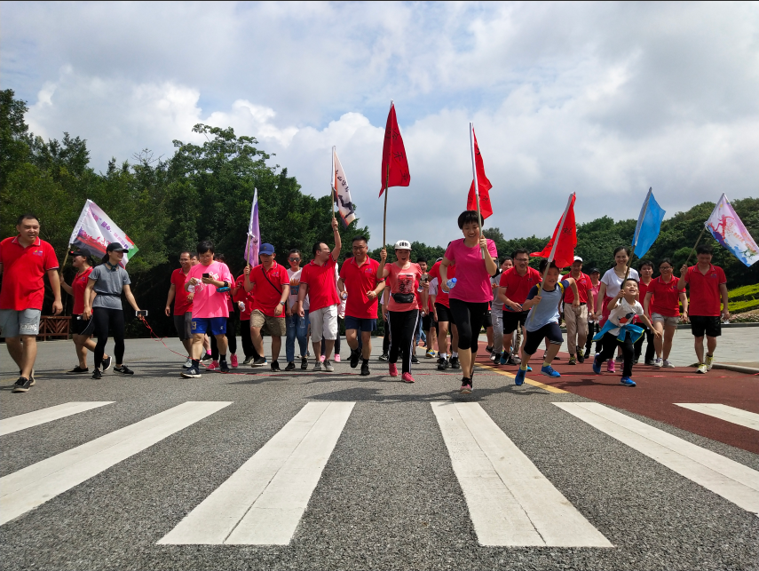 2018年5月5日，由苏中达科团委主办的“奔跑吧，青春！”五四青年节悦跑主题活动在南宁市青秀山风景区举行。董事长谢智泉、总经理吴广意及其他党、团员青年共60余人